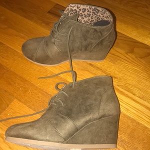 Army green wedges